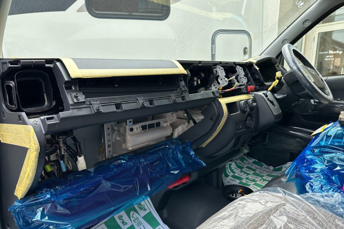 セドナタイプ4 納車整備中❗️インパネばらばら
