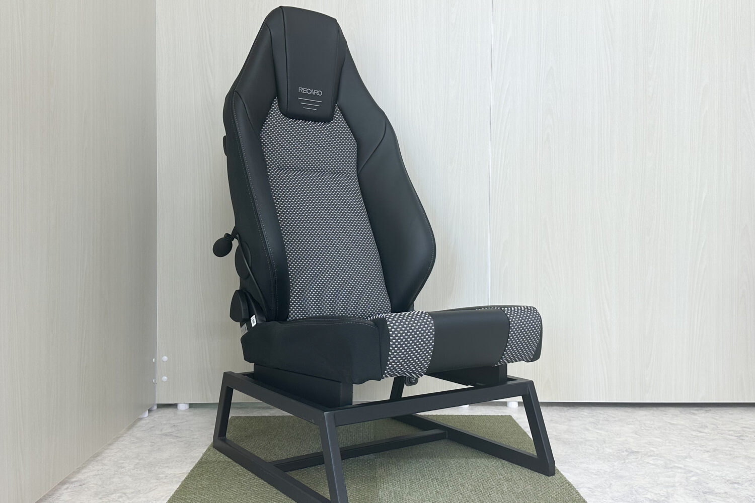 RECAROシート LX-F WU110H　（シートヒーター付き）・アームレスト取付可能